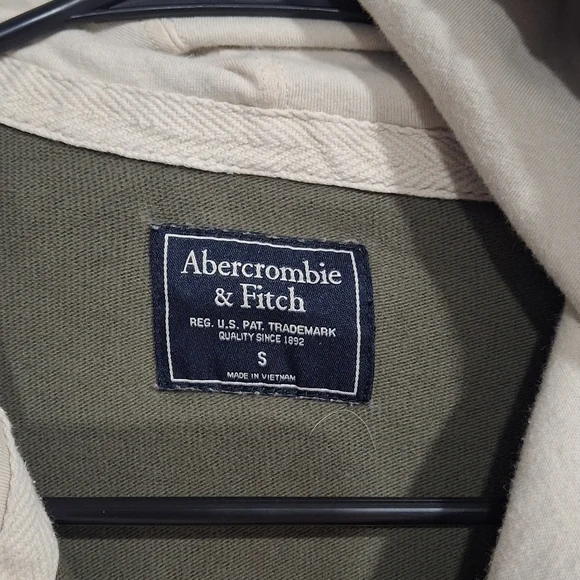 Abercrombie & Fitch Two-Tone Green and Cream Zip-Up Sweater SMOKE FREE HOME. - Picture 5 of 5